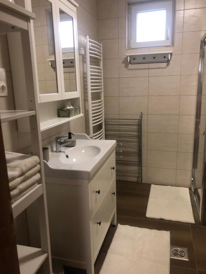 דירה Galeria Apartmanhaz *